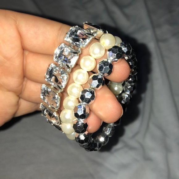 Elegant Bracelet Set - Picture 1 of 2